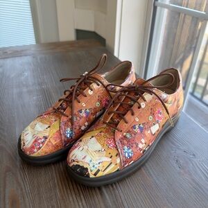 Icon Gustav Klimt The Kiss Wearable Art Artistic Sneakers Size 6.5 EUC
